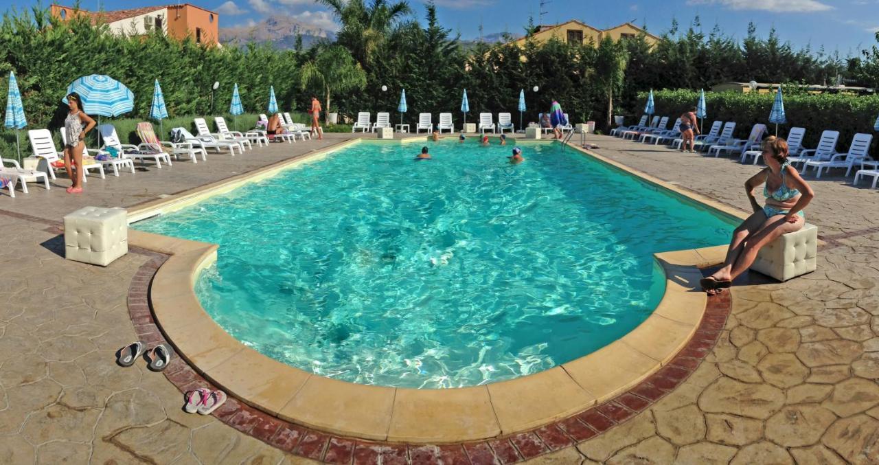 Casa Vacanza Paradise Vicino Cefalu Con Servizio Di Piscina A 3 Chilometri Lejlighed Campofelice Di Roccella Eksteriør billede