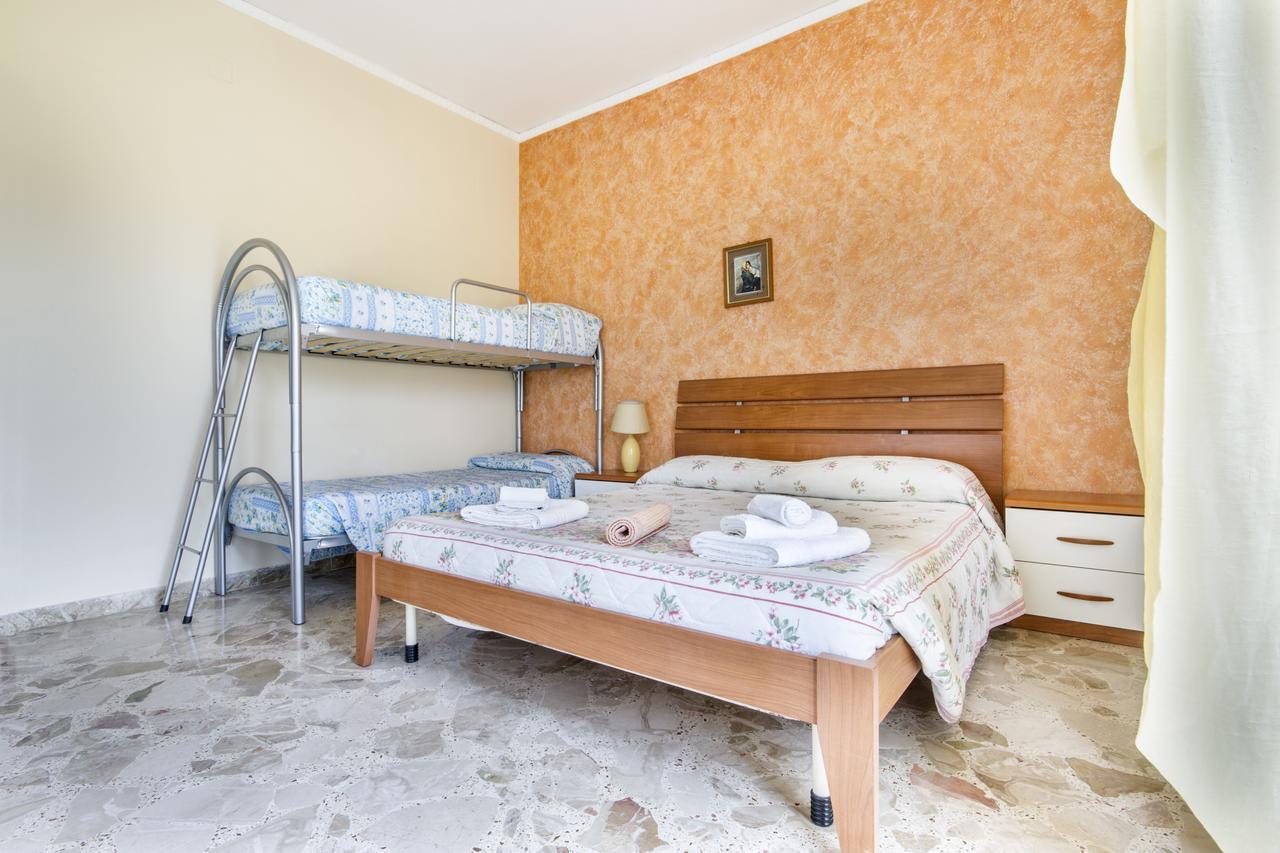 Casa Vacanza Paradise Vicino Cefalu Con Servizio Di Piscina A 3 Chilometri Lejlighed Campofelice Di Roccella Eksteriør billede